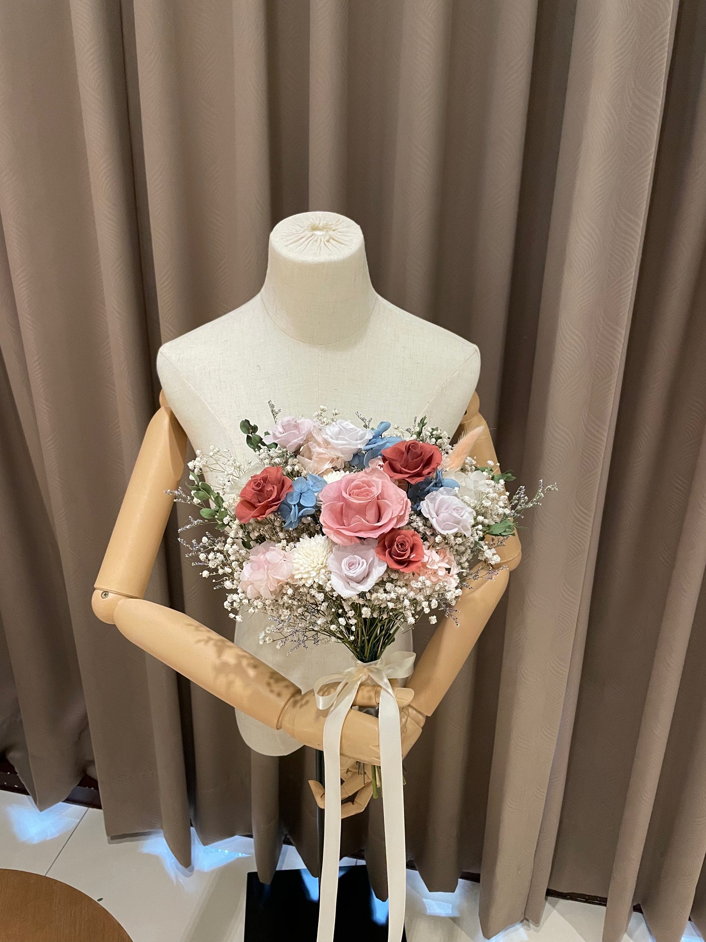 煙燻粉藍永生捧花